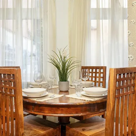 Appartamento Sunny In The Heart Of Old Town By Renters