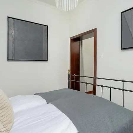 Appartamento Sunny In The Heart Of Old Town By Renters