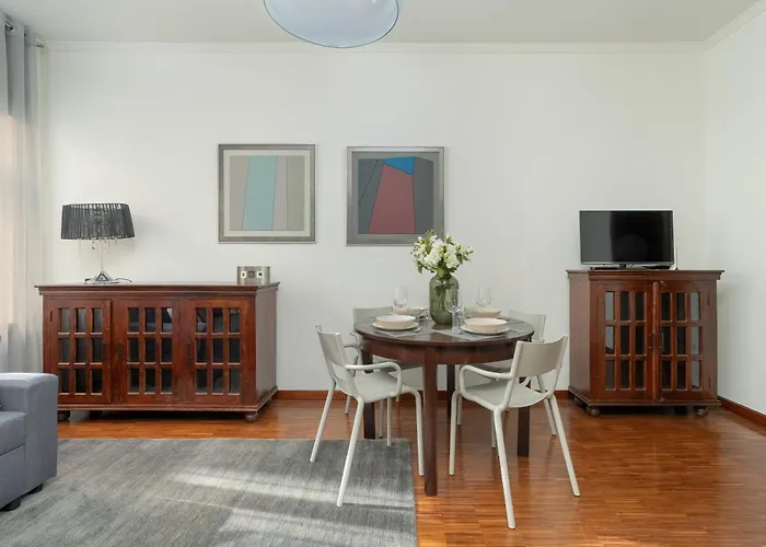 Sunny In The Heart Of Old Town By Renters Lägenhet *