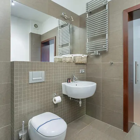 Sunny In The Heart Of Old Town By Renters Poznaň