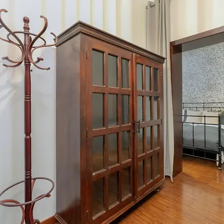 Sunny In The Heart Of Old Town By Renters * Posen