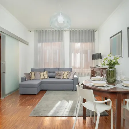 Sunny In The Heart Of Old Town By Renters Apartment