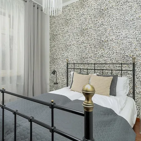 Sunny In The Heart Of Old Town By Renters Apartment Poznan