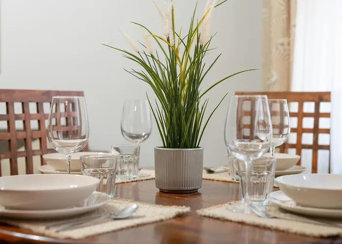 Sunny In The Heart Of Old Town By Renters Apartment *