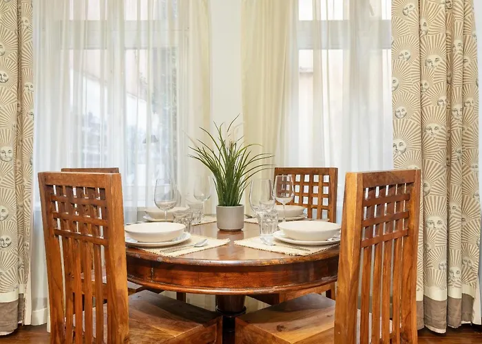 Apartment Sunny In The Heart Of Old Town By Renters