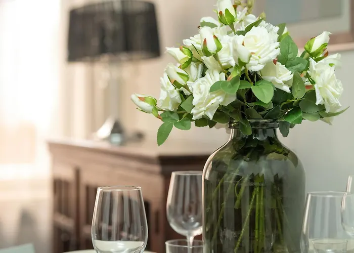 Sunny In The Heart Of Old Town By Renters شقة بوزنان