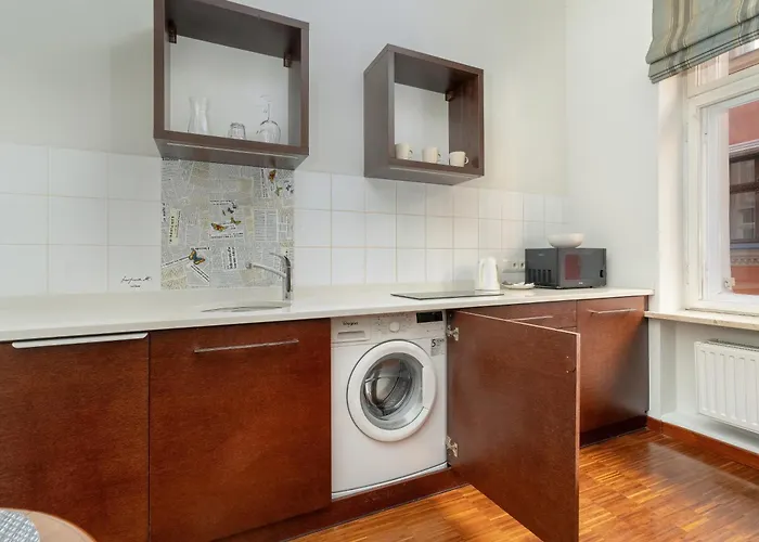 Sunny In The Heart Of Old Town By Renters