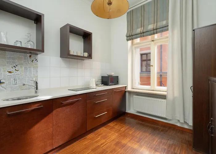 Sunny In The Heart Of Old Town By Renters *