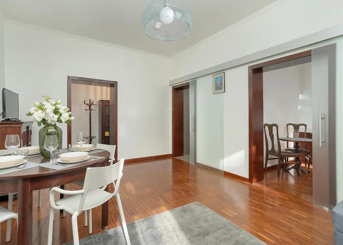 Sunny In The Heart Of Old Town By Renters Posen