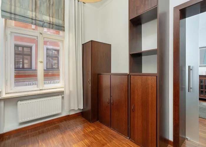 Sunny In The Heart Of Old Town By Renters شقة بوزنان