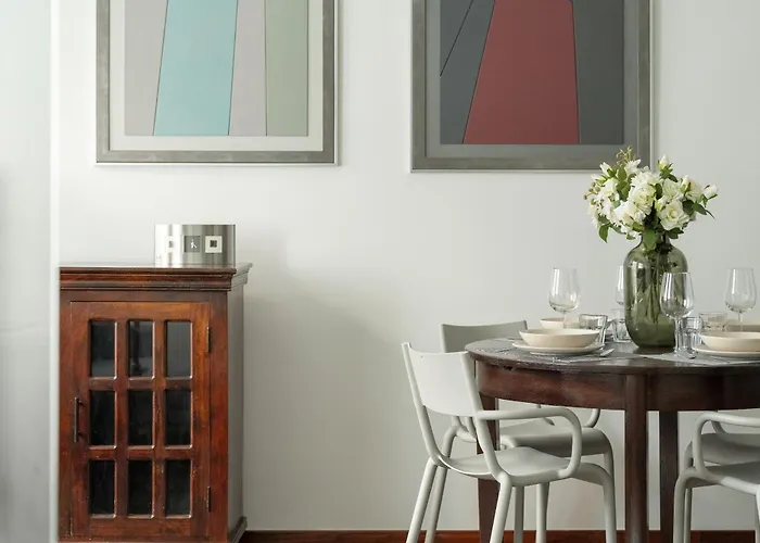 Sunny In The Heart Of Old Town By Renters شقة