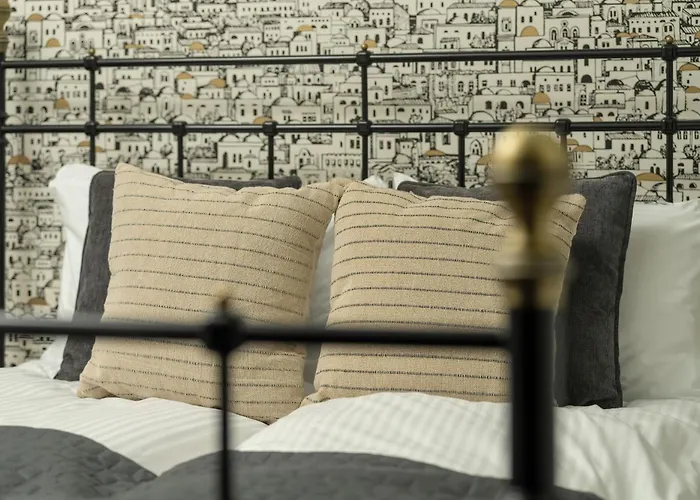 Apartment Sunny In The Heart Of Old Town By Renters