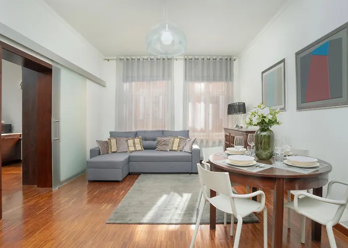 Sunny In The Heart Of Old Town By Renters شقة